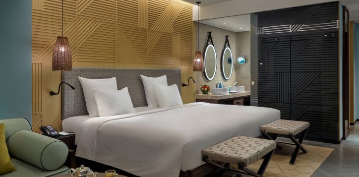 superior-deluxe-king-bed-2