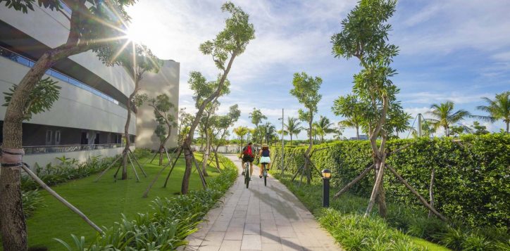 cycling-around-the-resort-2