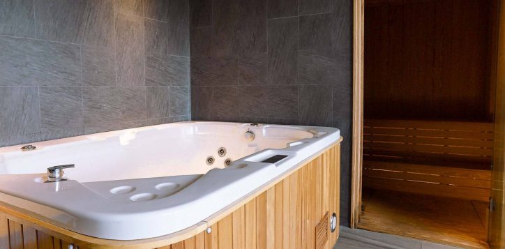 men-sauna-at-pullman-spa-2