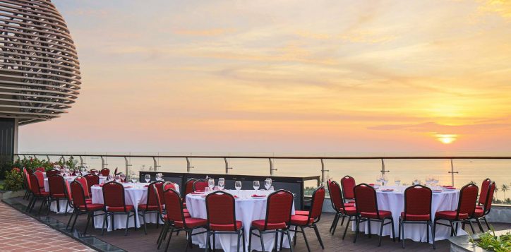 rooftop-banquet-set-up-2