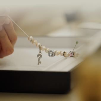 pearl-bracelet-making-workshop