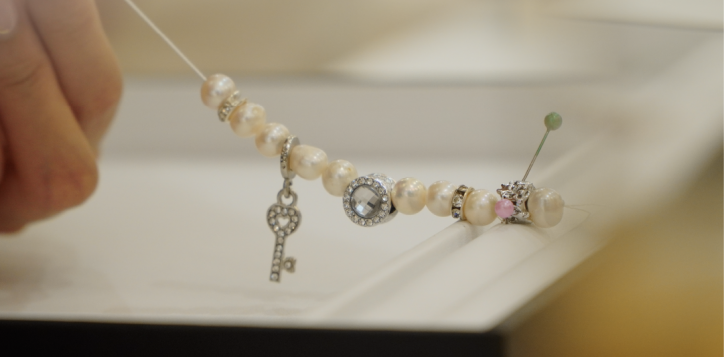 pearl-bracelet-making-workshop